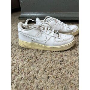 Nike Air Force 1 Youth Shoes Size 6Y White With Yellowed Soles Classic Design